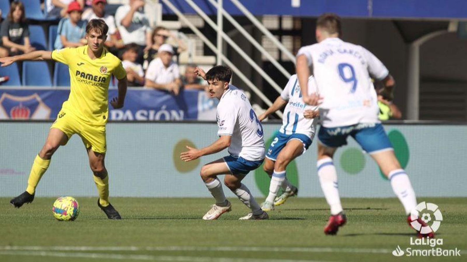 Carlo Adriano, en una acció del partit