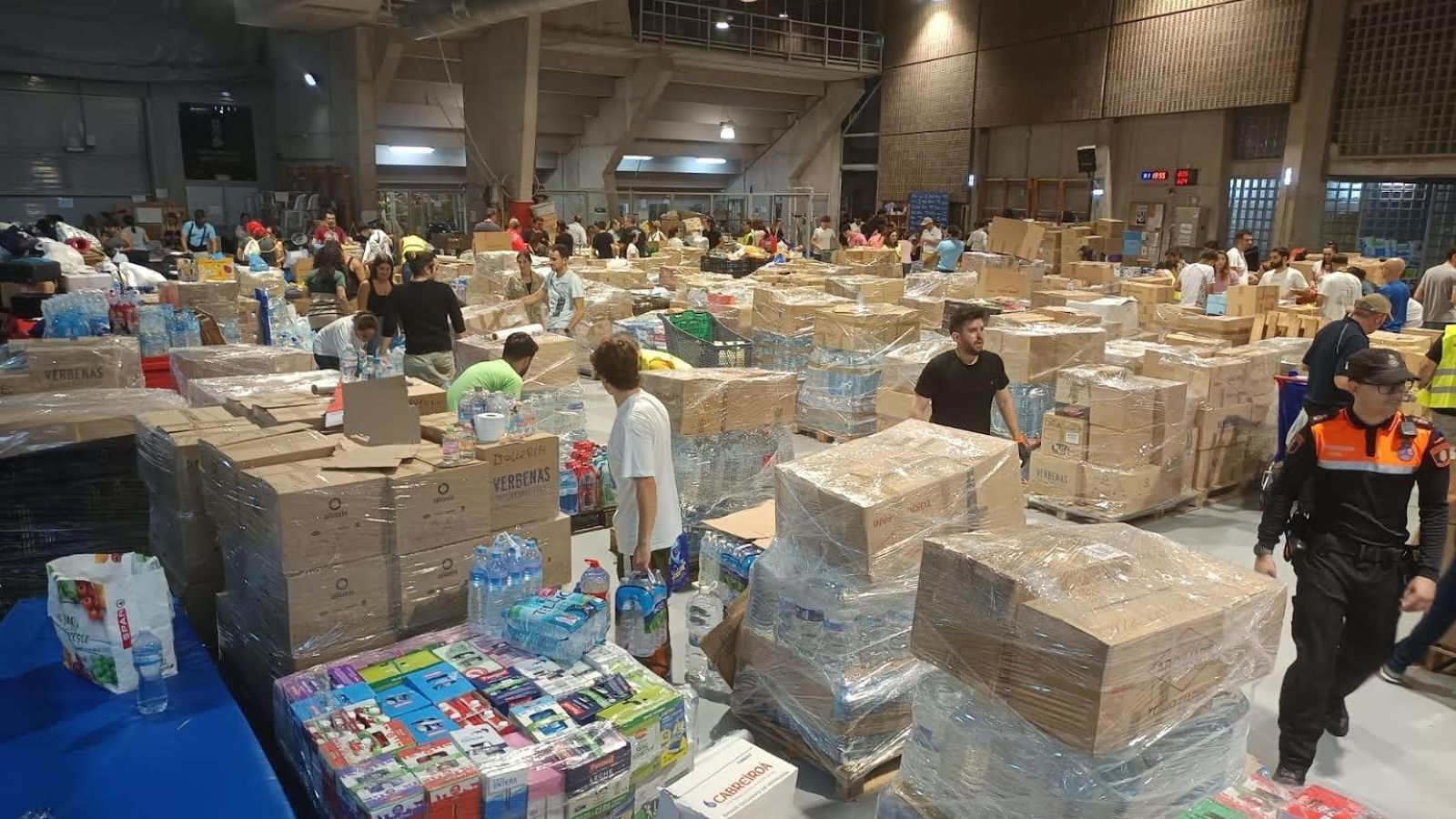 Un dels punts de recollida per a l'atenció de les necessitats primerenques dels afectats per la DANA