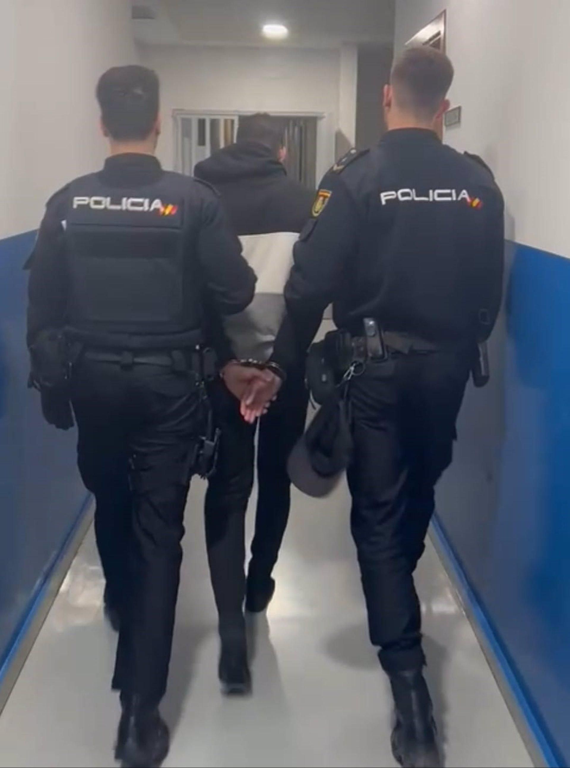 L'atacant ha sigut detingut i està sota custòdia de la Policia Nacional L'atacant ha sigut detingut i està sota custòdia de la Policia Nacional