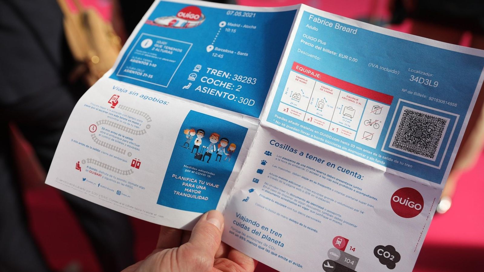 Un fullet explicatiu d'Ouigo, en una imatge d'arxiu