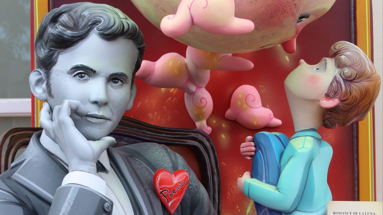 El ninot indultat de Federico García Lorca en la Nit de la Cremà de les Fogueres 2023