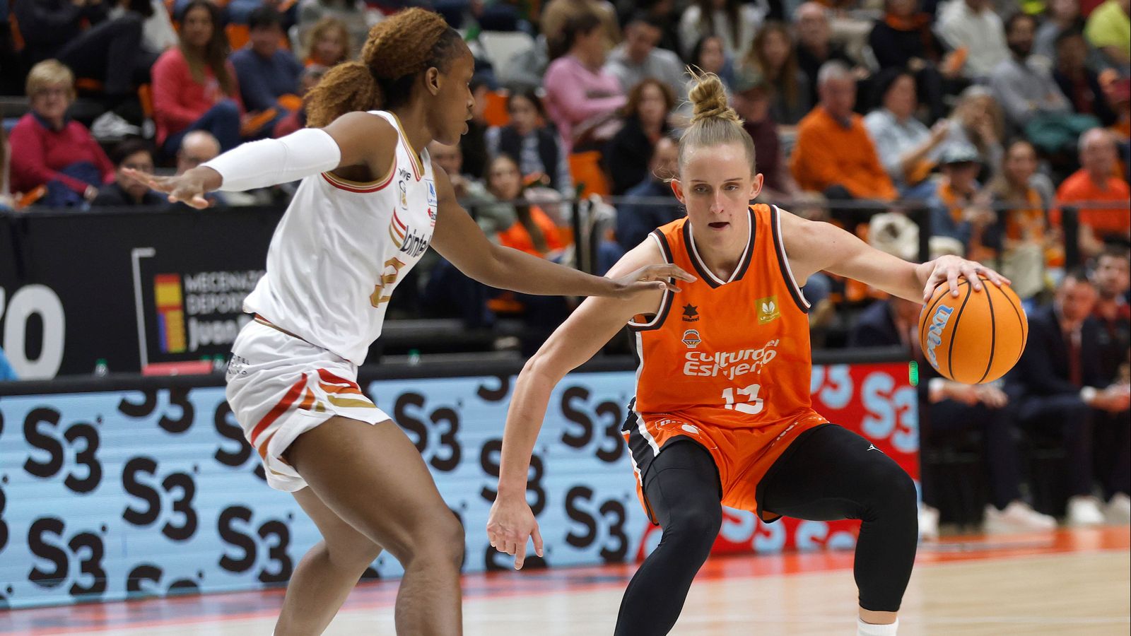 Imatge del partit entre el València Basket i el Gernika