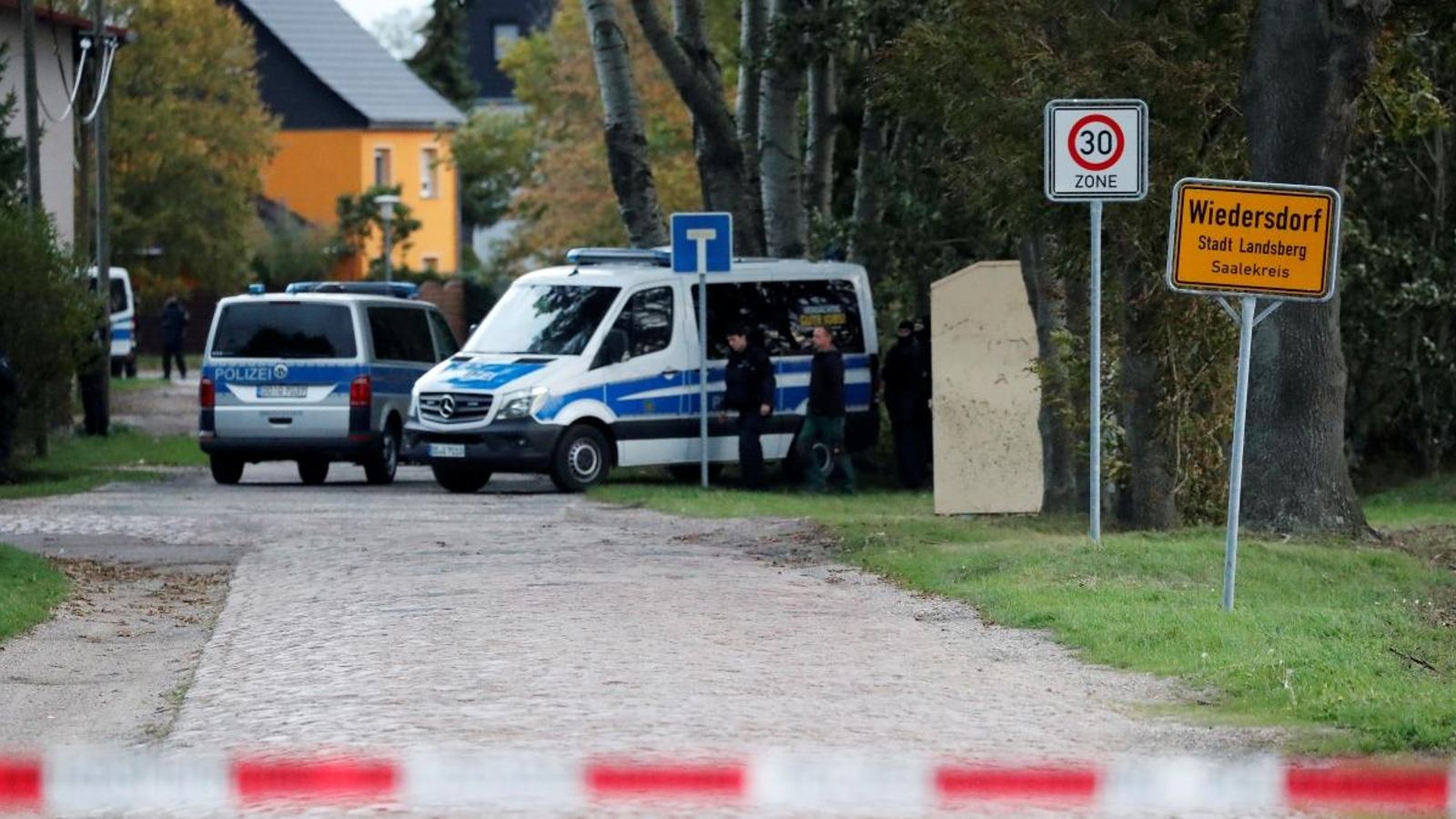 La policia alemanya treballa al lloc dels fets