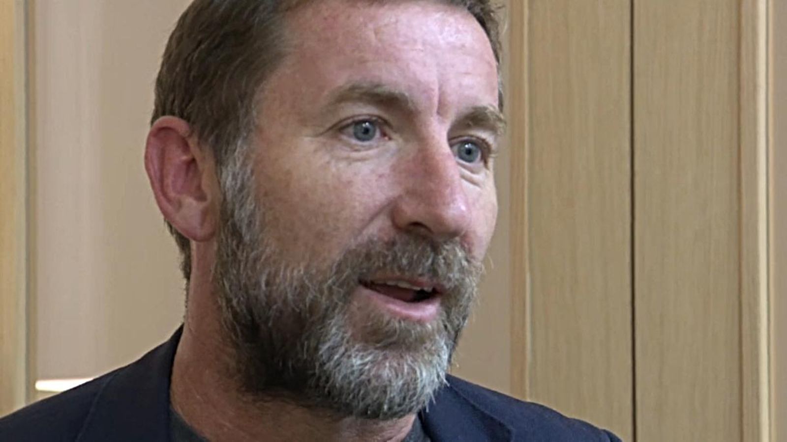 De la Torre dona vida a José Múgica i ens fa viure les vivències de 12 anys de reclusió, d’incomunicació, d’opressió pel militarisme i feixisme uruguaià.