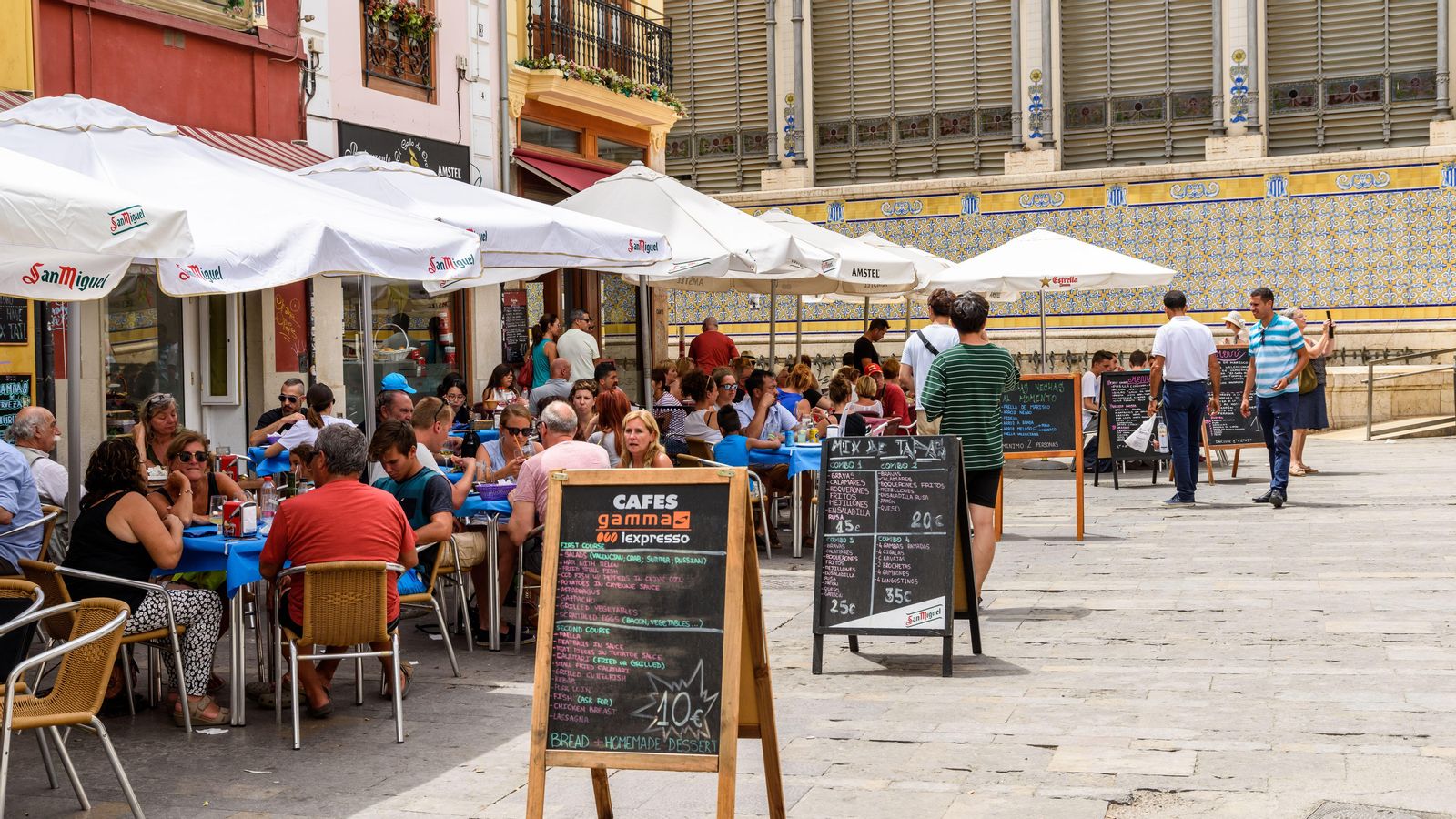 Les organitzacions de consumidors adverteixen de pràctiques il·legals a bars i restaurants