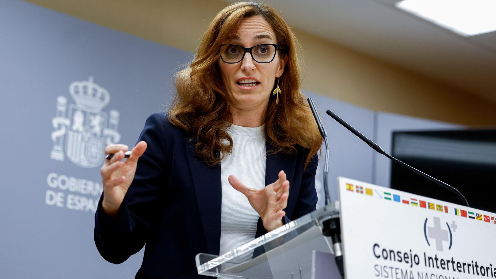La ministra de Sanitat, Mónica García, durant la roda de premsa oferida després de la reunió del Consell Interterritorial del Sistema de Salut,