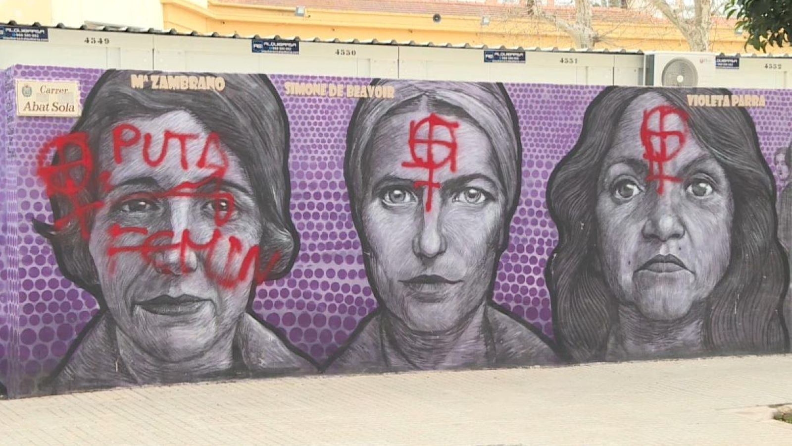 En imatge, els danys al mural