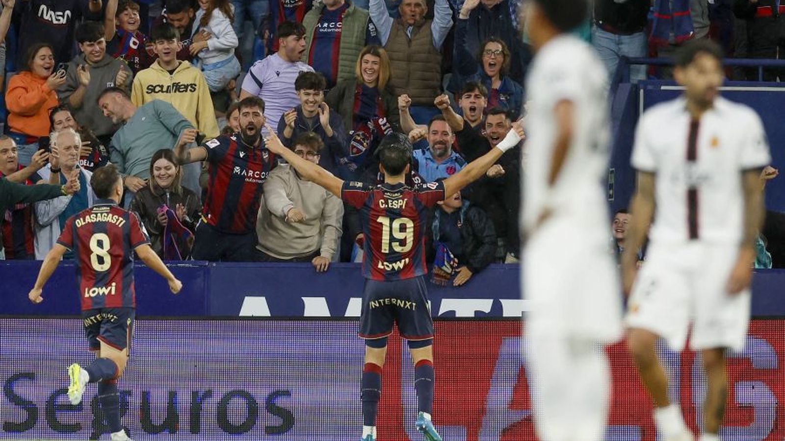 Carlos Espí ha marcat el primer gol del partit
