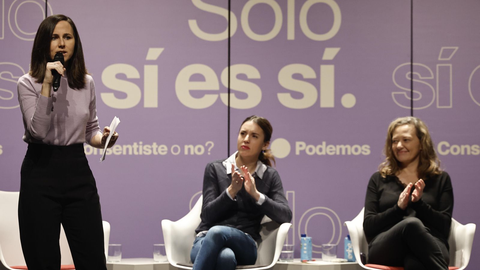 La secretària general de Podem i ministra de Drets Socials, Ione Belarra, en un acte de partit a Madrid amb la minista Irene Montero