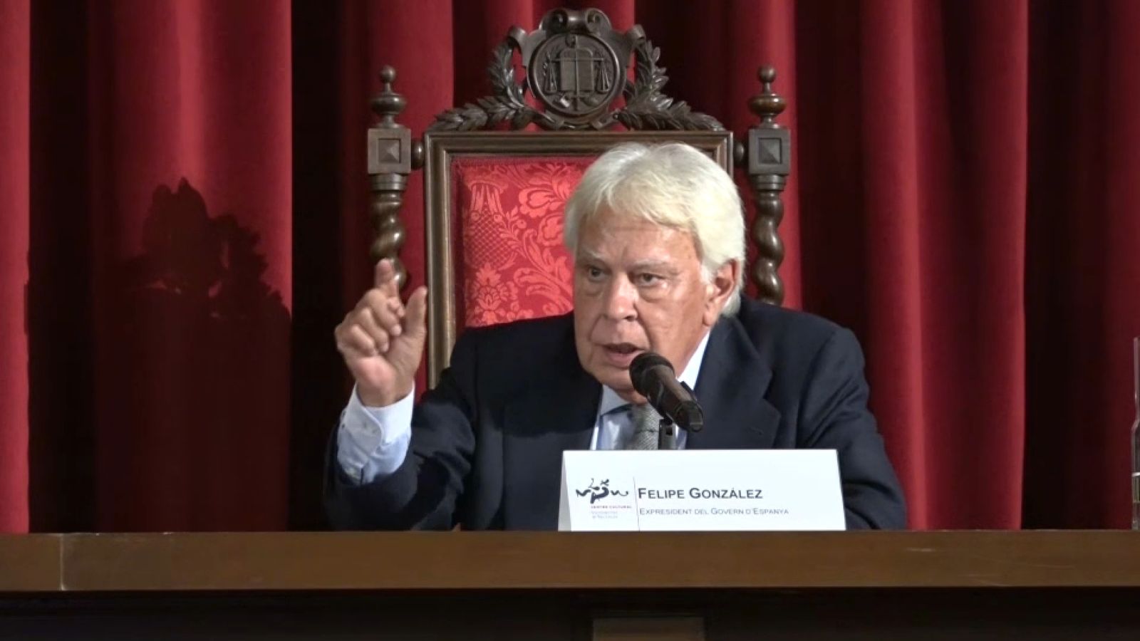 Felipe González durant la conferència sobre el futur d'Europa a València