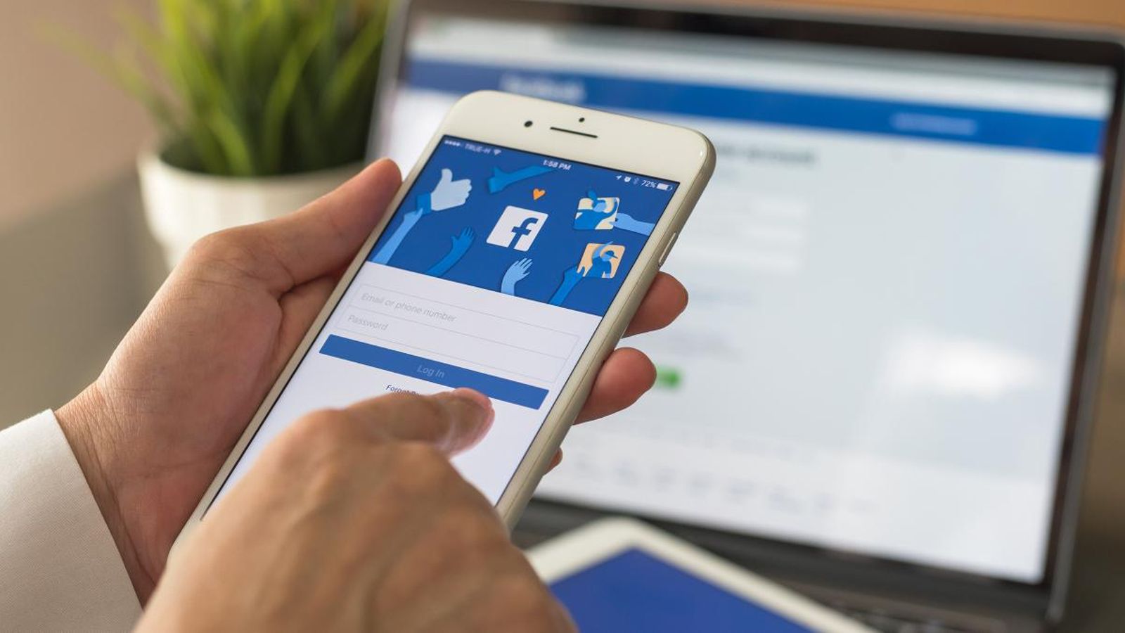 Facebook té quasi 2.500 usuaris segons les dades de l'estudi 'Digital 2020 Global Digital Overview' de We are Social i Hootsuite
