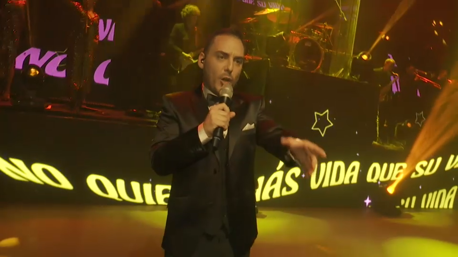 Un moment de l'actuació de Vivir así es morir de amor' durant els últims assajoss