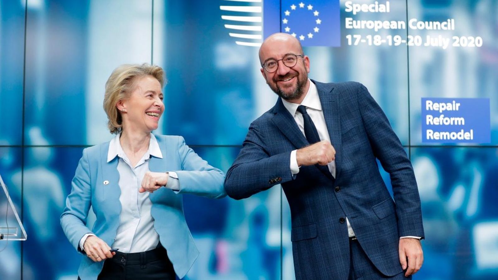 La presidenta de la Comissió Europea, Ursula Von Der Leyen, i el president del Consell, Charles Michel, després de l'acord aconseguit a Brussel·les