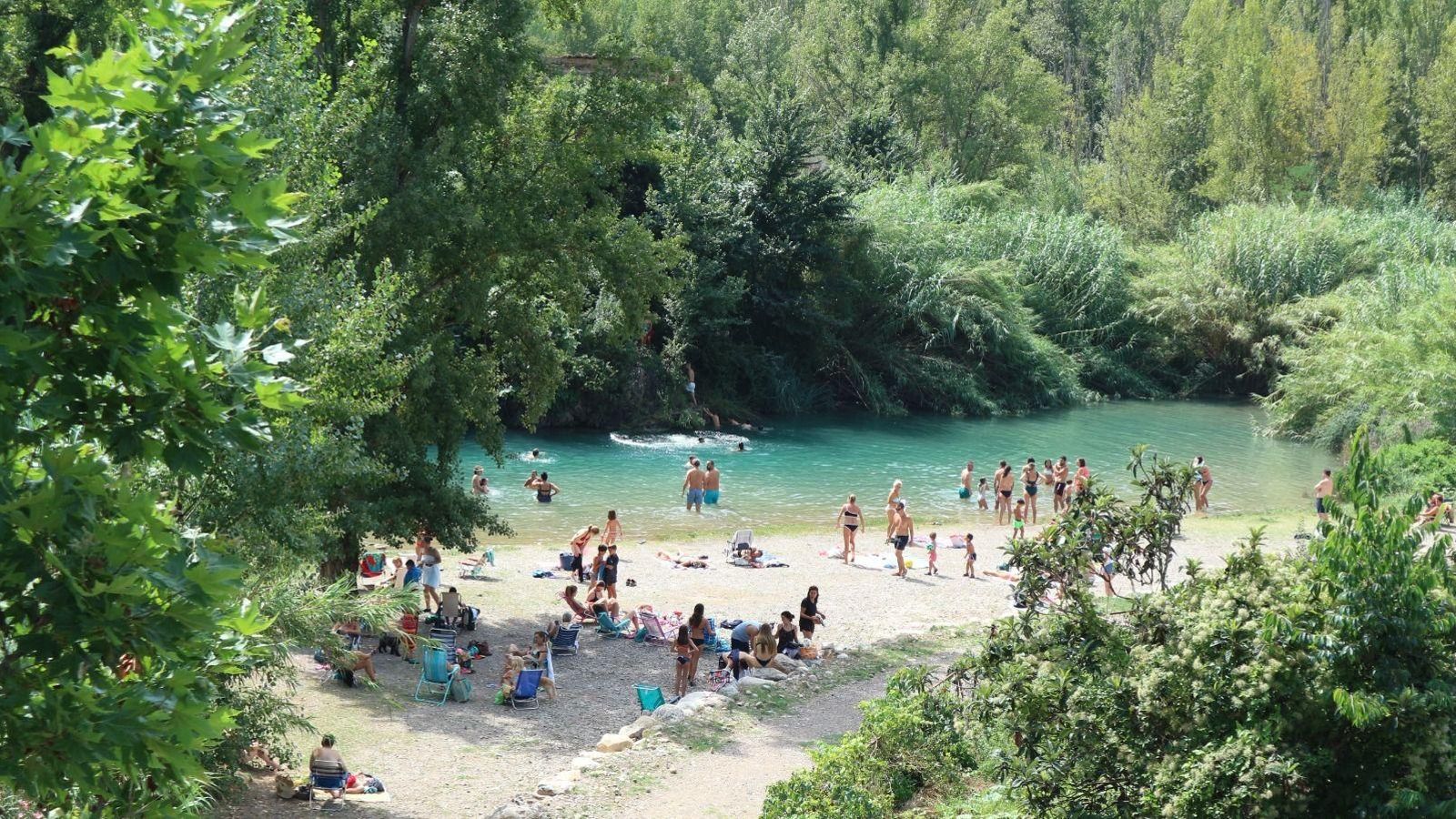 Montanejos experimenta un important augment de població en estiu i tant el veïnat habitual com els visitants asseguren patir els problemes de la veïna conflictiva