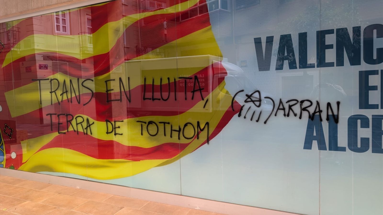 Pintada a la seu del PP esta matinada