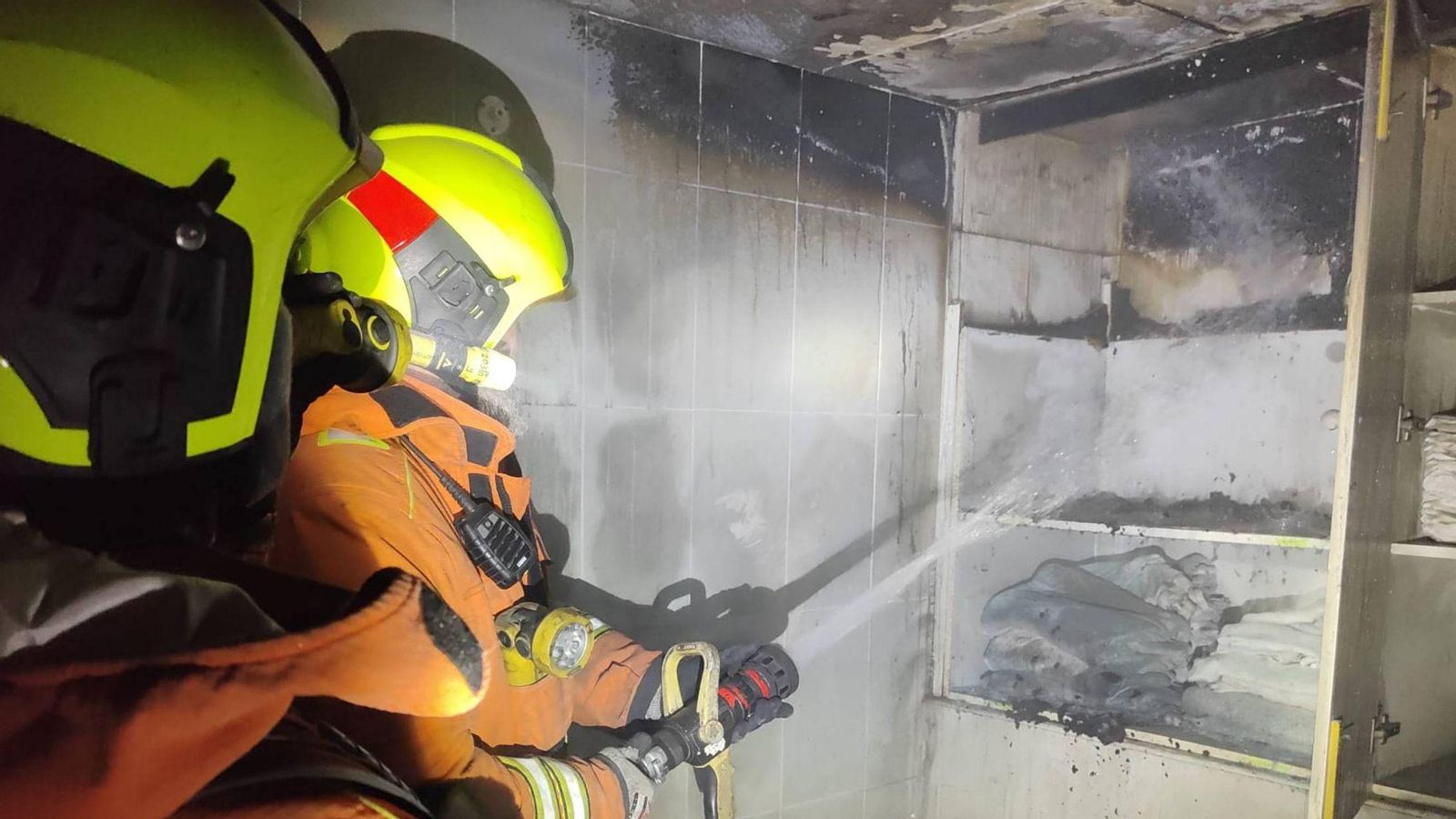 Imatge de l'incendi de la residència de la Pobla de Vallbona