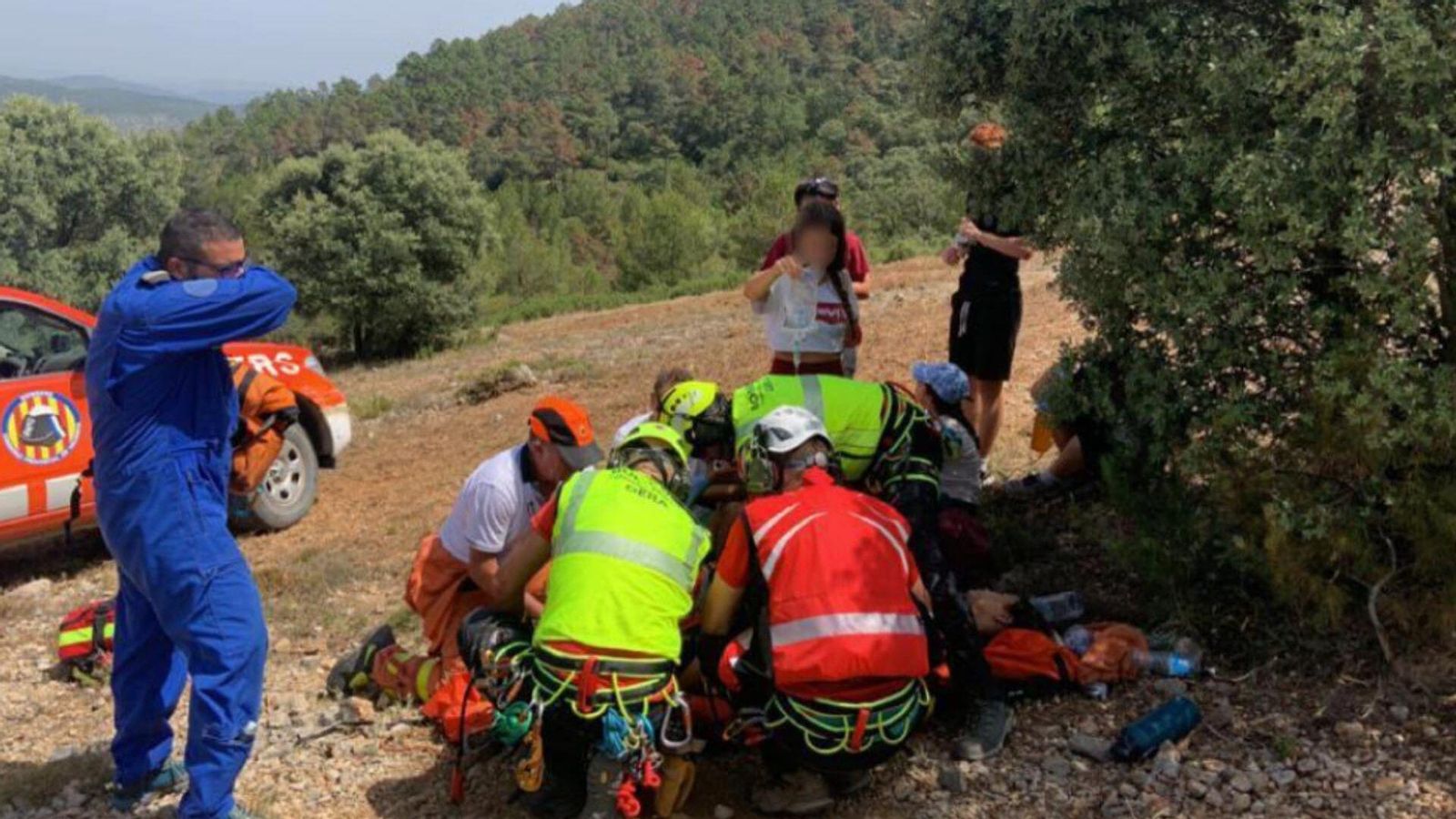 Efectius del Consorci de Bombers de València rescaten a tres menors a Xelva
