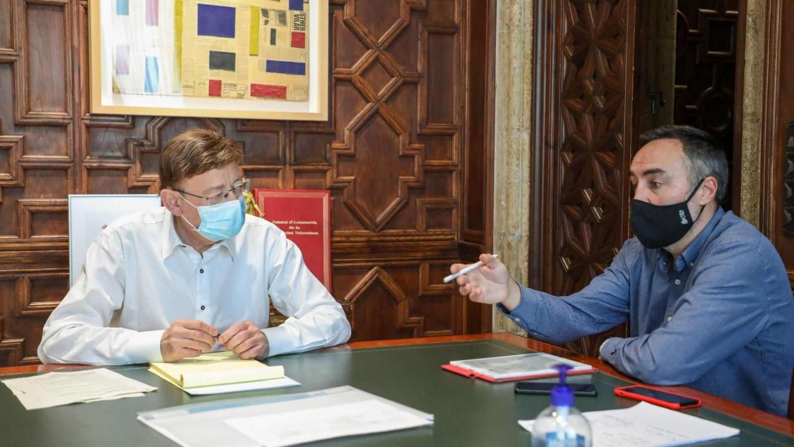 El president de la Generalitat, Ximo Puig, amb el director general Juan Àngel Poyatos