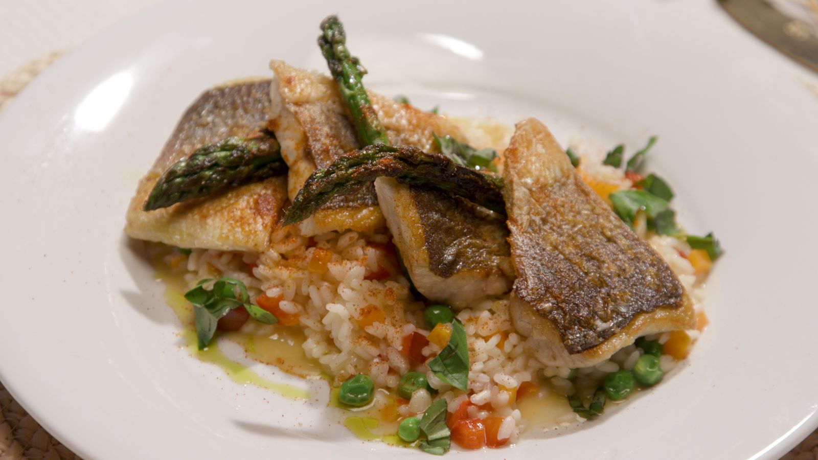 Risotto d'estiu amb llobarro i espàrrecs