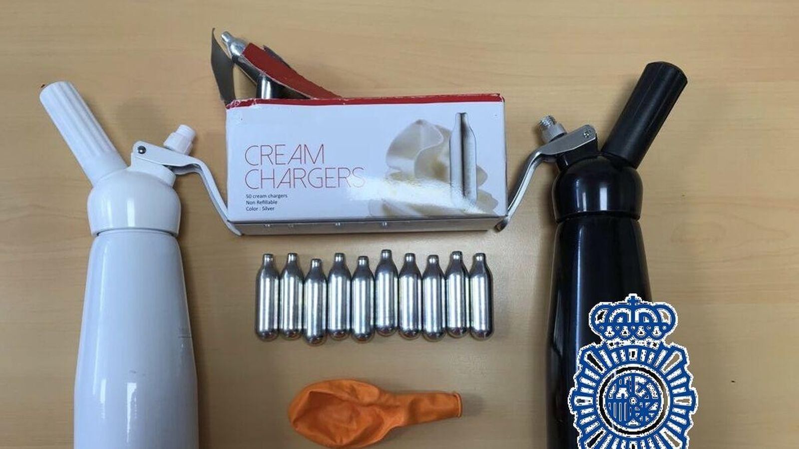 Diversos cartutxos d'òxid nitrós i dos unfladors confiscats a Màlaga / Policia Nacional