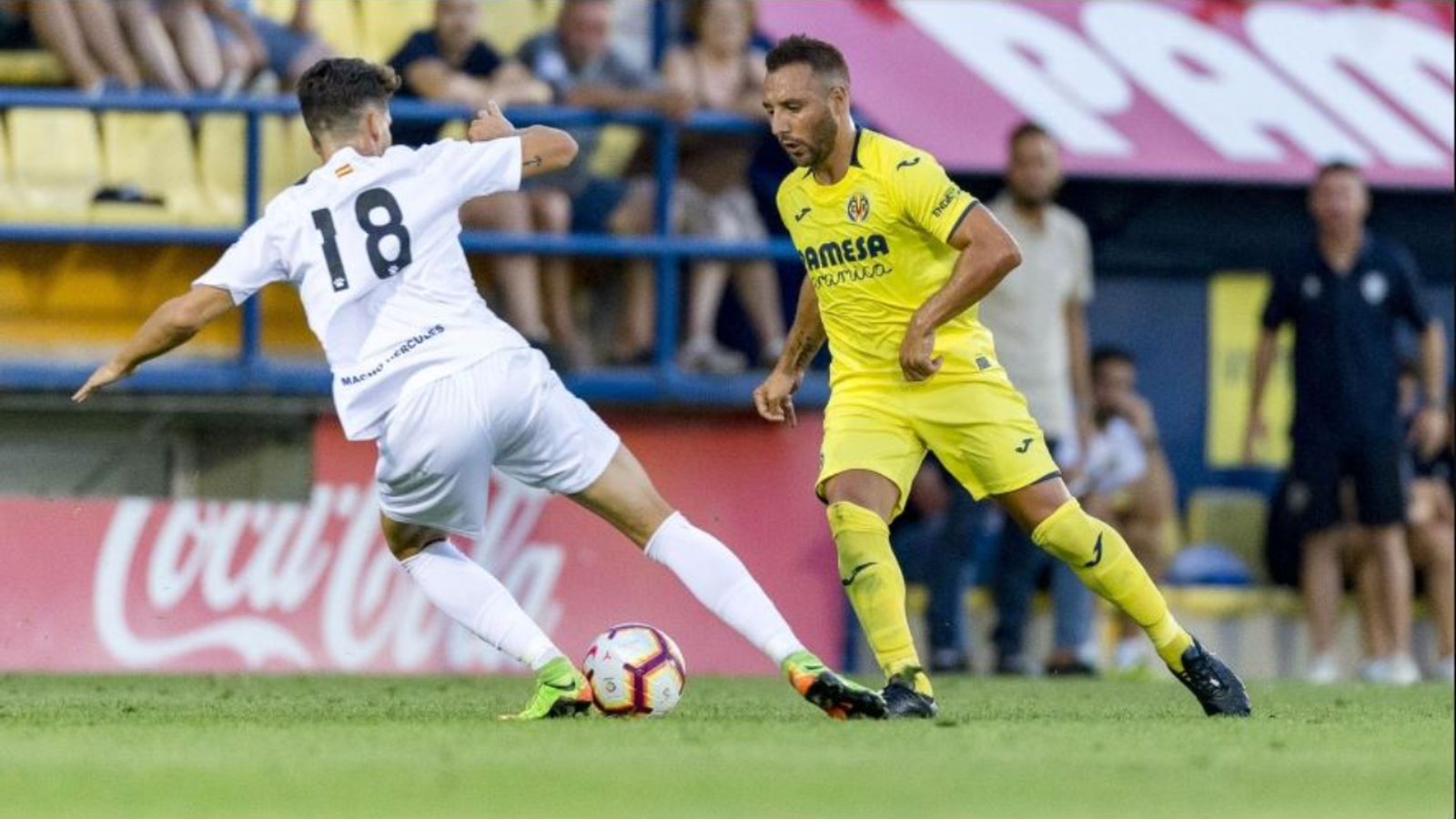 Santi Cazorla, durant el partit amistós que va enfrontar a Vila-real i Hèrcules