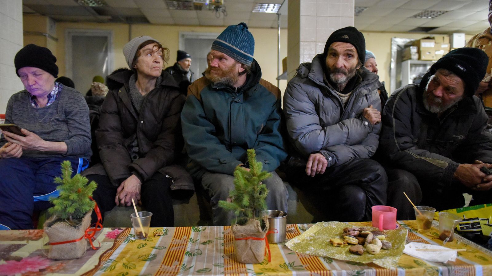 Ciutadans en un refugi en Bajmut, regió de Donetsk, Ucraïna oriental