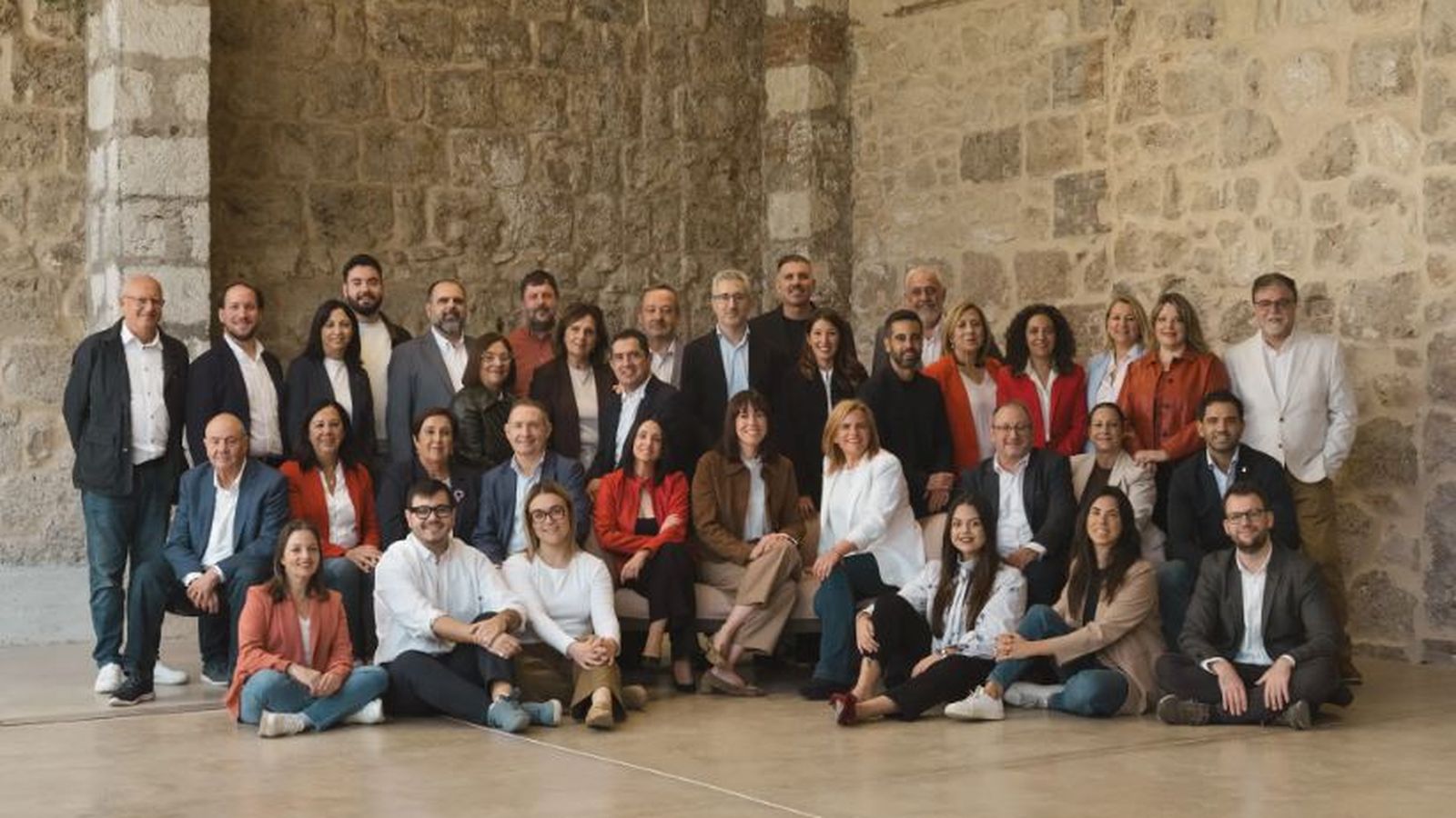 Foto de família a Alcoi de les candidatures valencianes del PSOE a les eleleccions generals del 29N