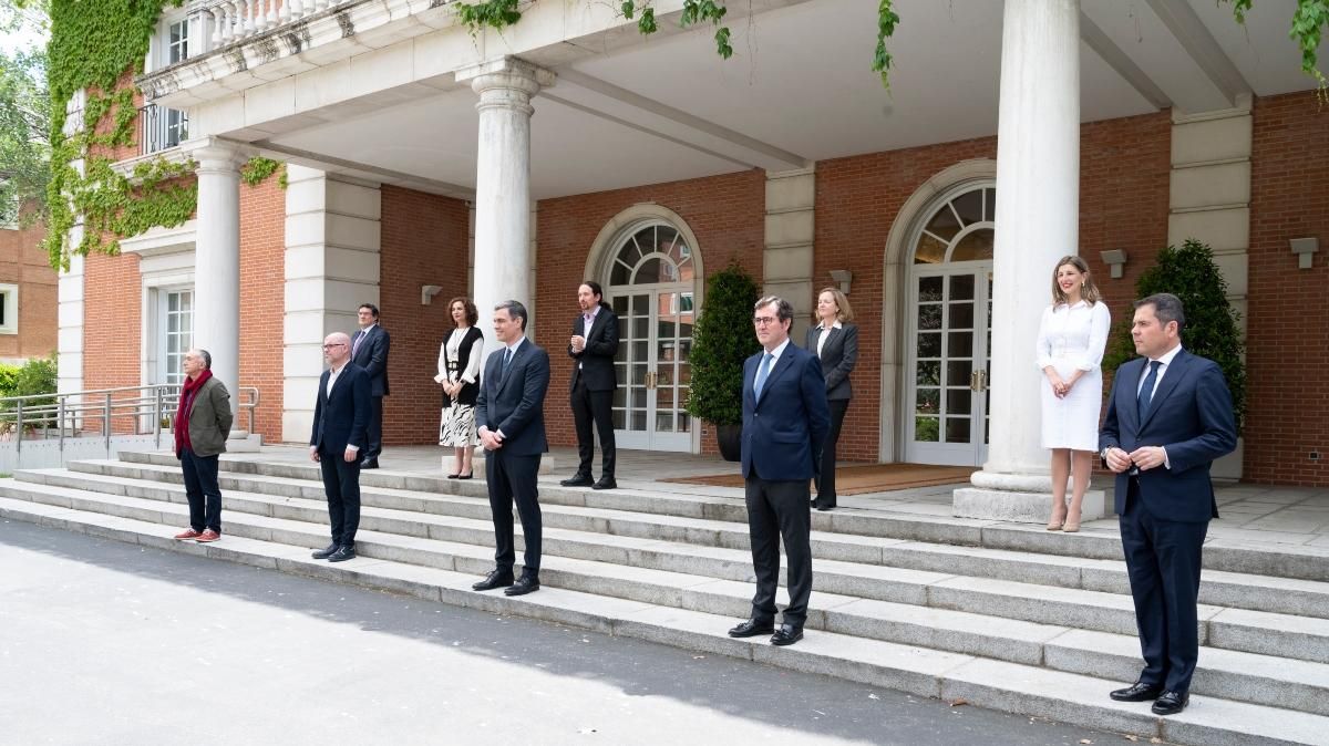 Govern espanyol i agents socials l'11 de maig de 2020, a la Moncloa Govern espanyol i agents socials l'11 de maig de 2020, a la Moncloa
