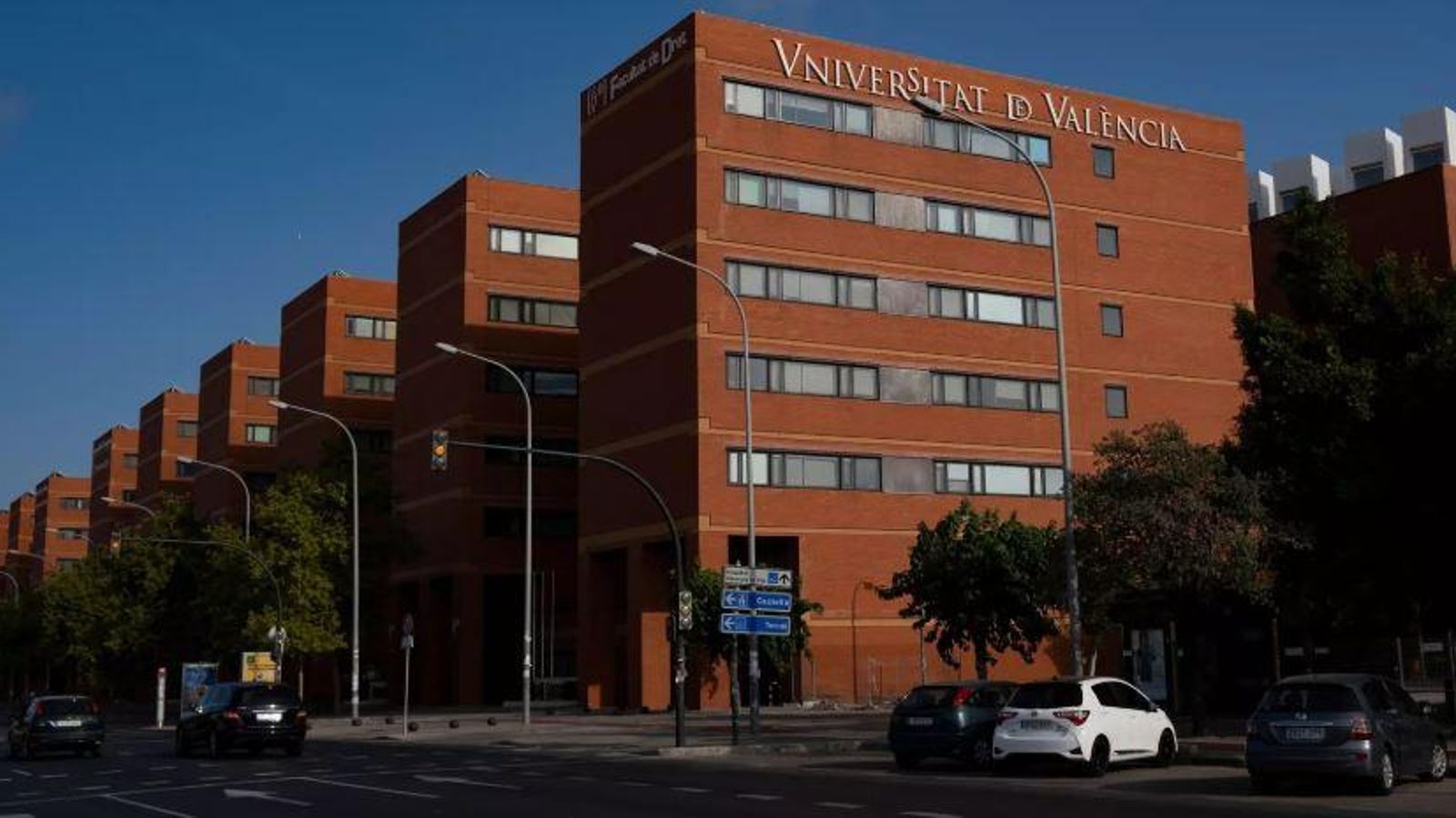 El TSJCV avala que la Universitat de València envie al seu personal comunicacions escrites només en valencià