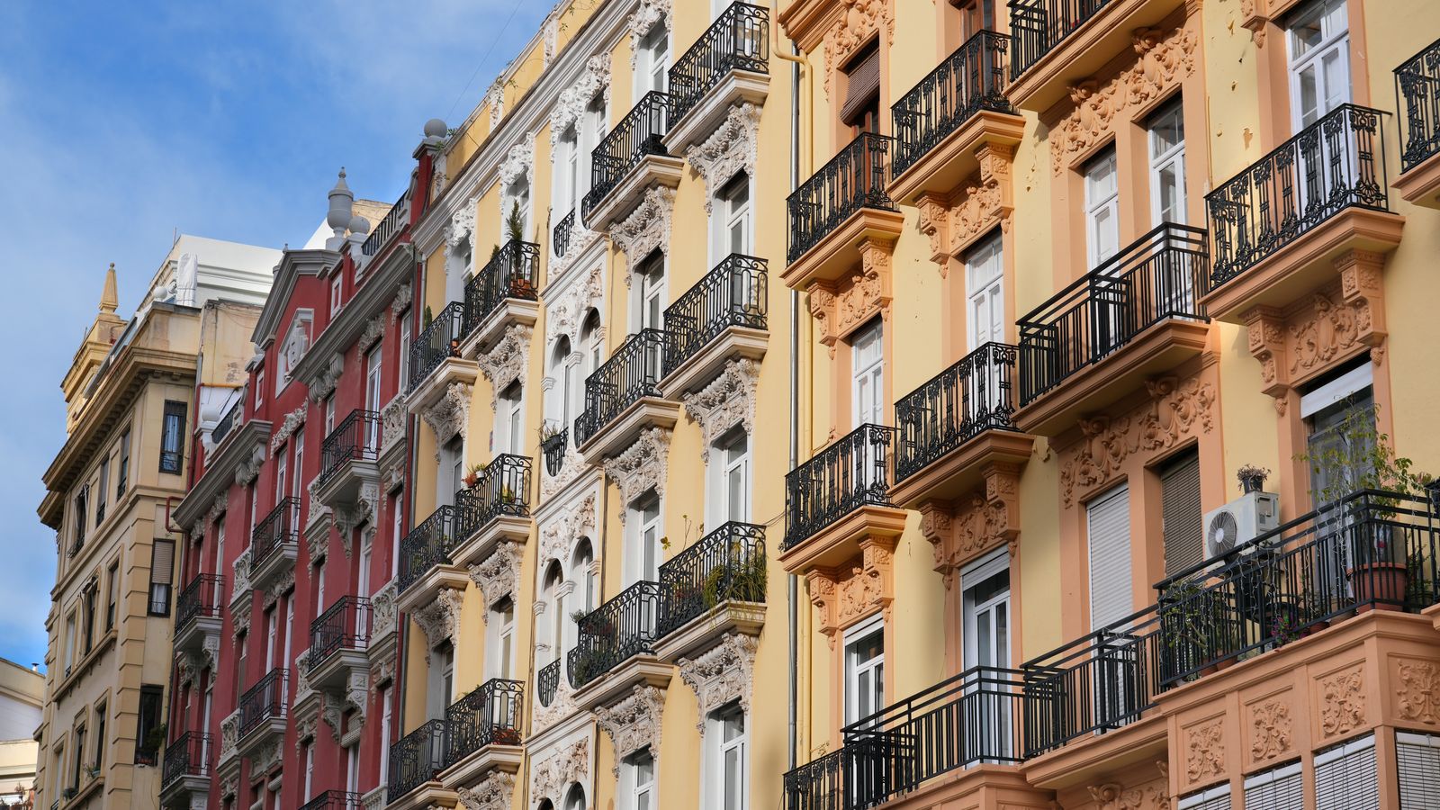 shutterstock_2739548087