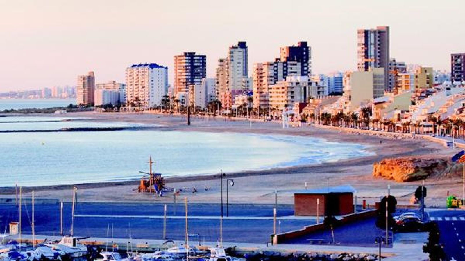 La platja del carrer la Mar del Campello en una imatge d'arxiu