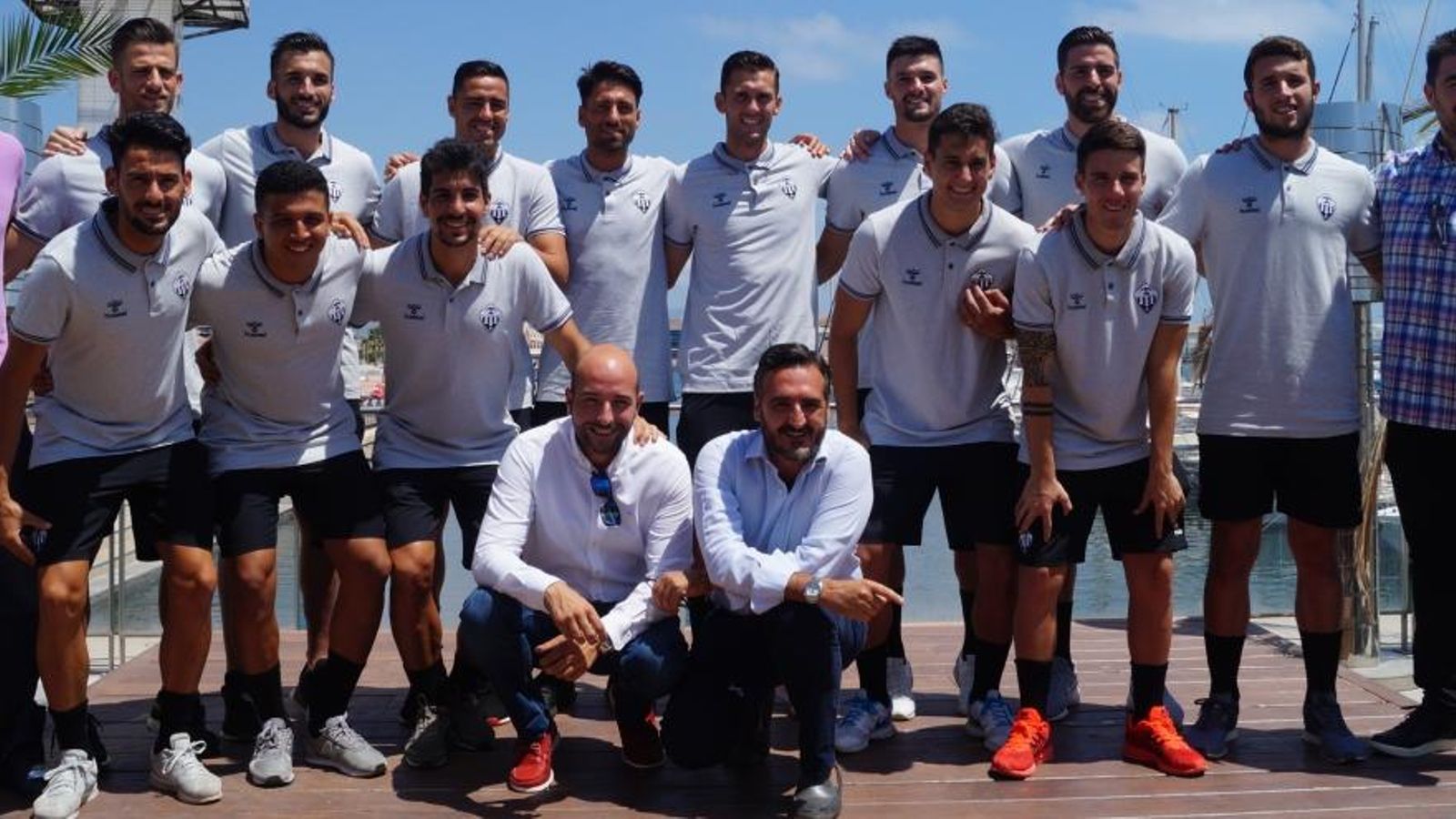 Els nous fitxatges posen al Giuliani’s Ocean Spirit