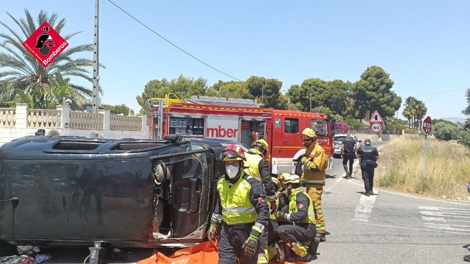 Un dels vehicles ha quedat bolcat a causa del xoc