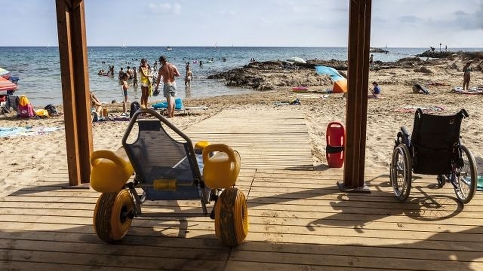 Una de les platges adaptades per a persones amb mobilitat reduïda a Calp