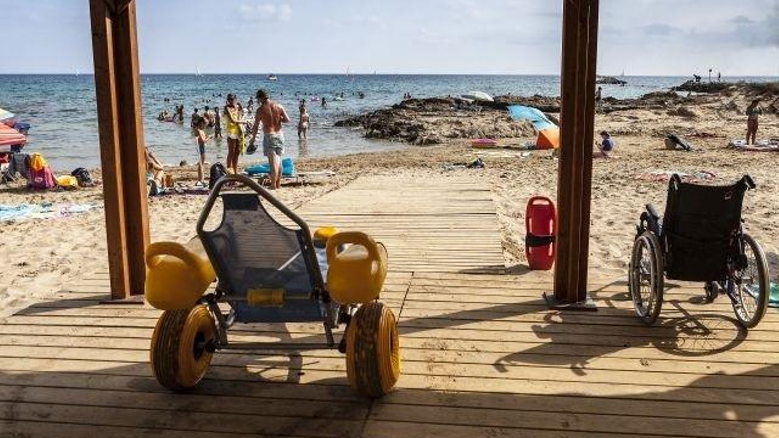 Una de les platges adaptades per a persones amb mobilitat reduïda a Calp