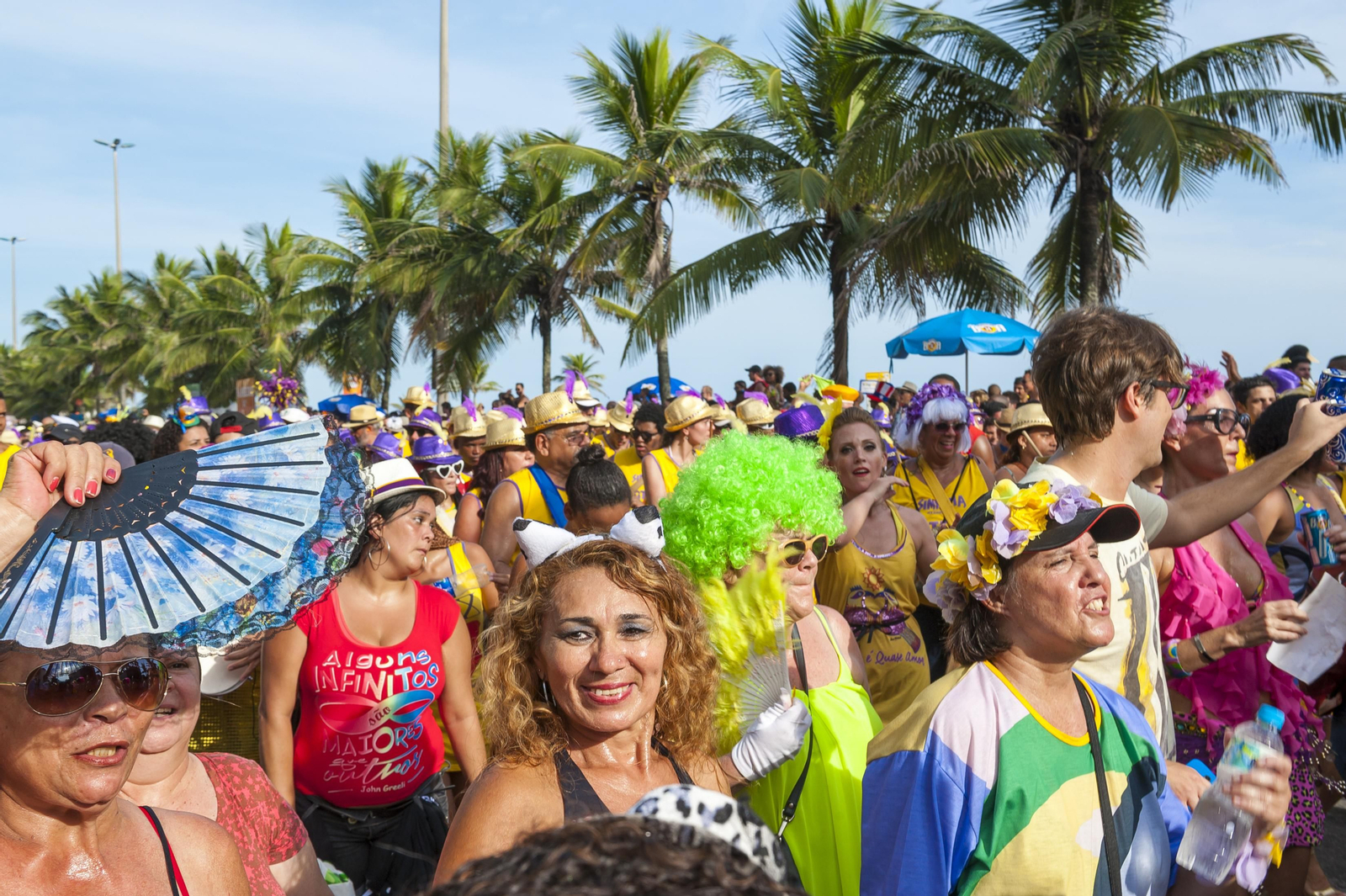 Si ho desitgeu, porteu disfressa i accessoris
