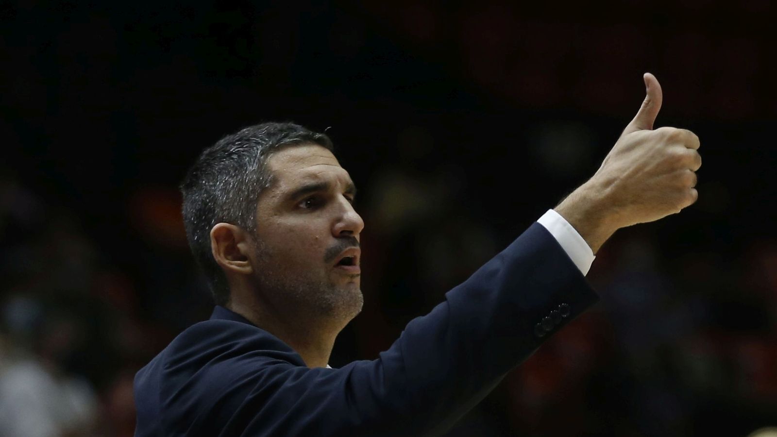 L'entrenador del València Basket, Rubén Burgos