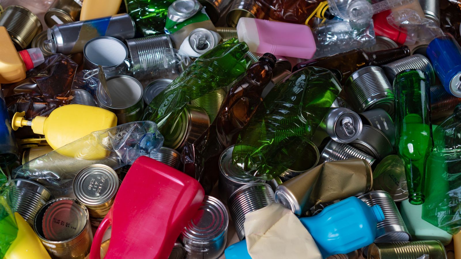 Imatge d'arxiu de residus en una planta de reciclatge