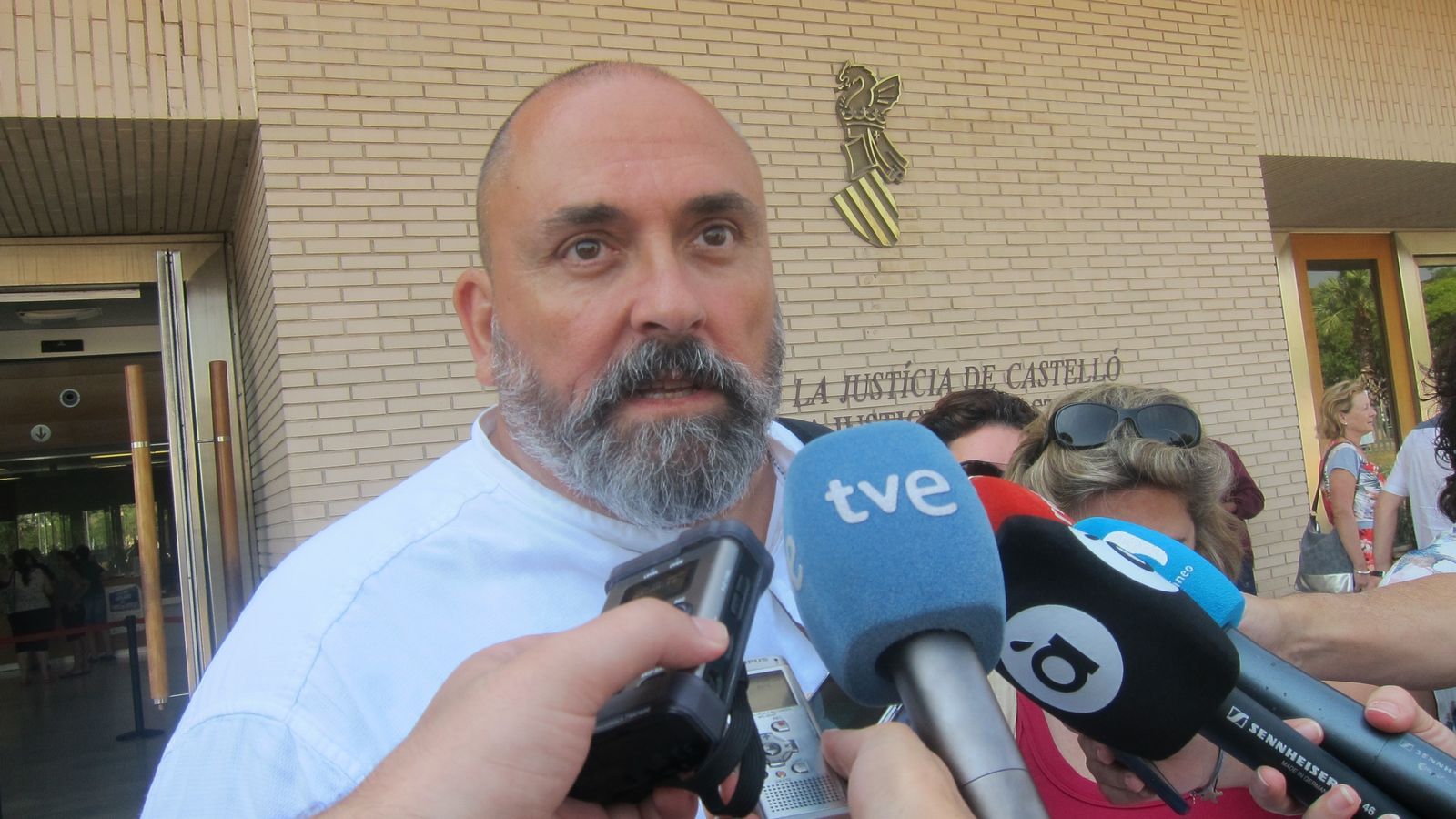 El secretari autonòmic d'Ocupació, Enric Nomdedeu, a l'exidia del jutjat en una imatge d'arxiu