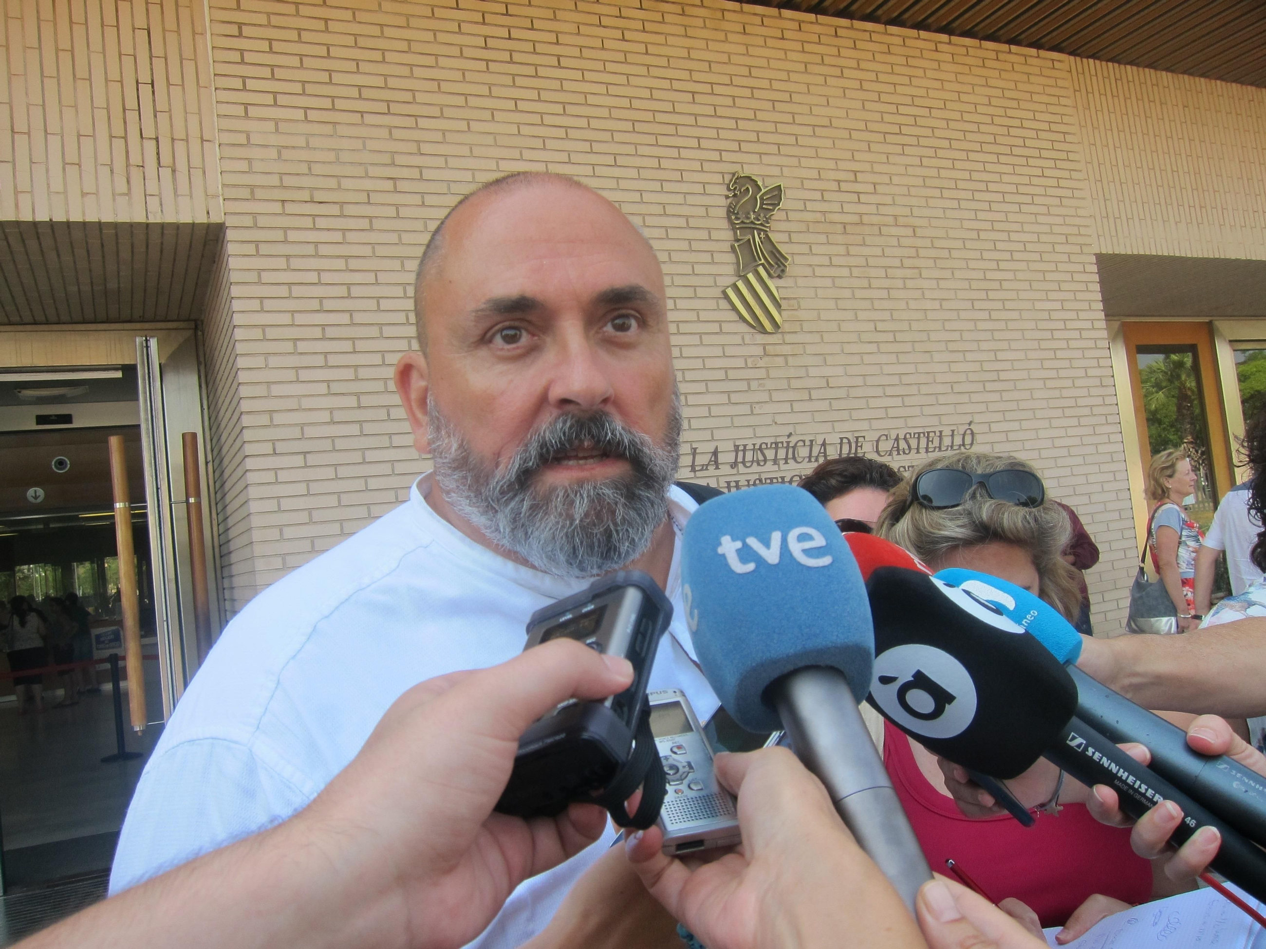 El secretari autonòmic d'Ocupació, Enric Nomdedéu, a l'exida del jutjat en una imatge d'arxiu El secretari autonòmic d'Ocupació, Enric Nomdedeu, a l'exidia del jutjat en una imatge d'arxiu