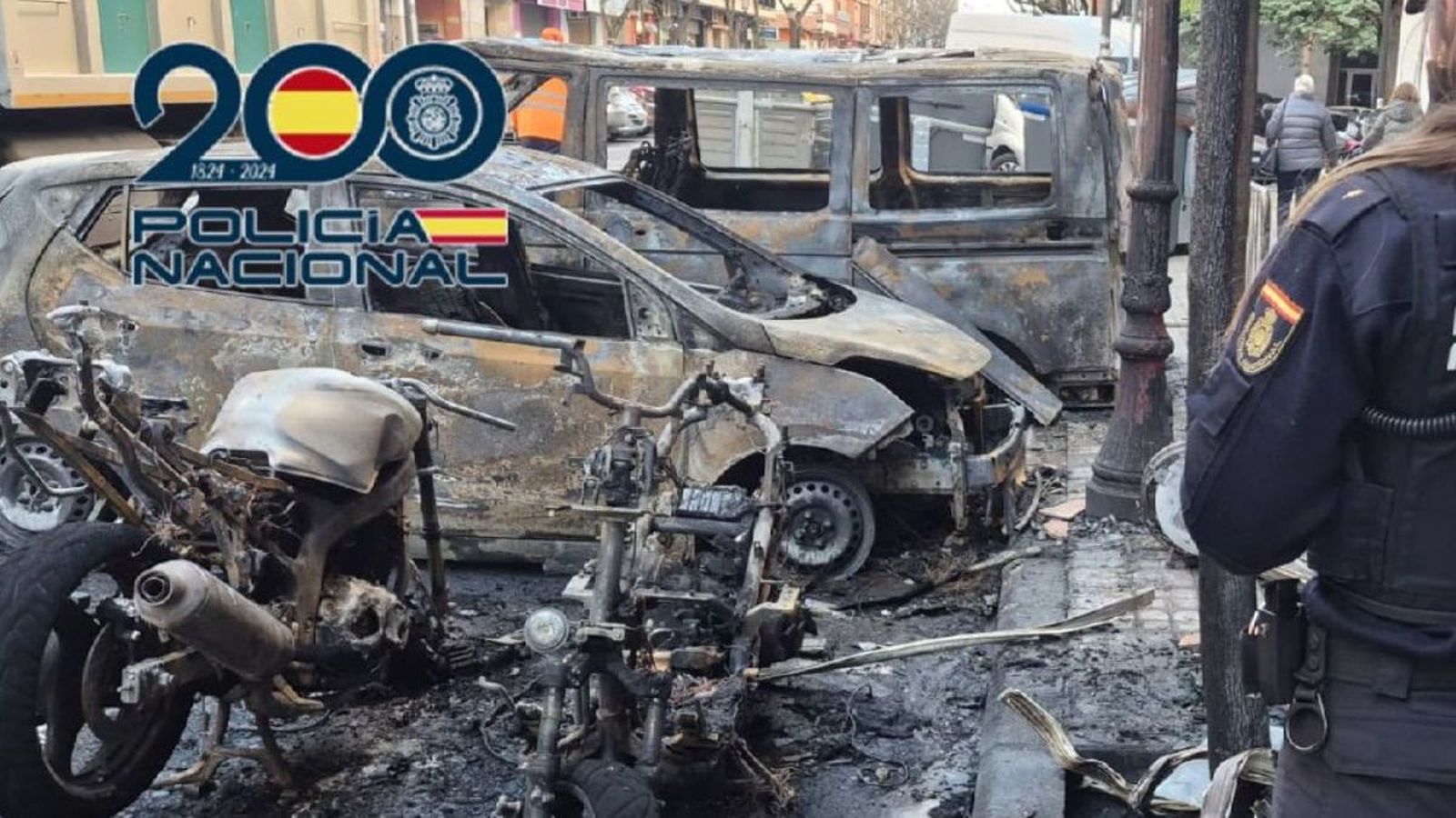 Alguns dels vehicles que han quedat totalment cremats