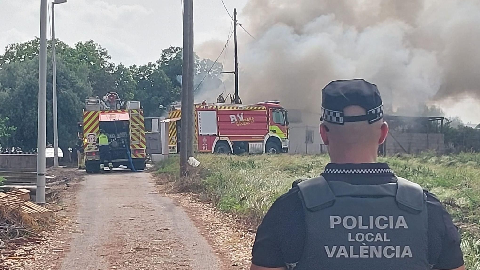 Incendi declarat en l'alqueria de Carpesa, al terme de València Incendi declarat en l'alqueria de Carpesa, al terme de València