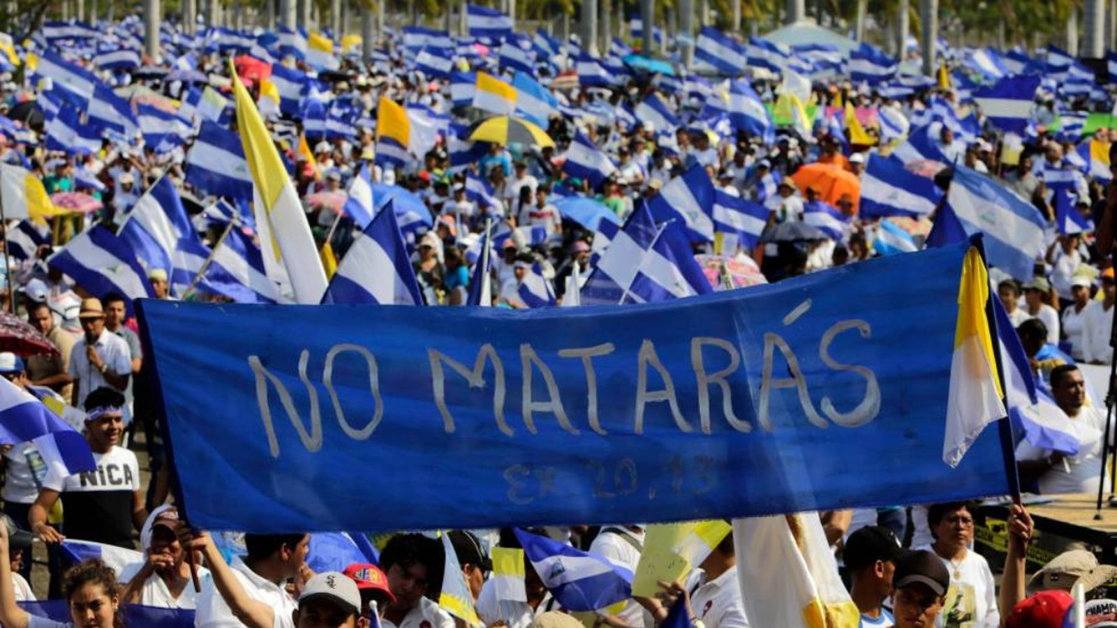 Milers de nicaragüencs també van marxar ahir dissabte pels carrers de Managua en solidaritat amb els bisbes