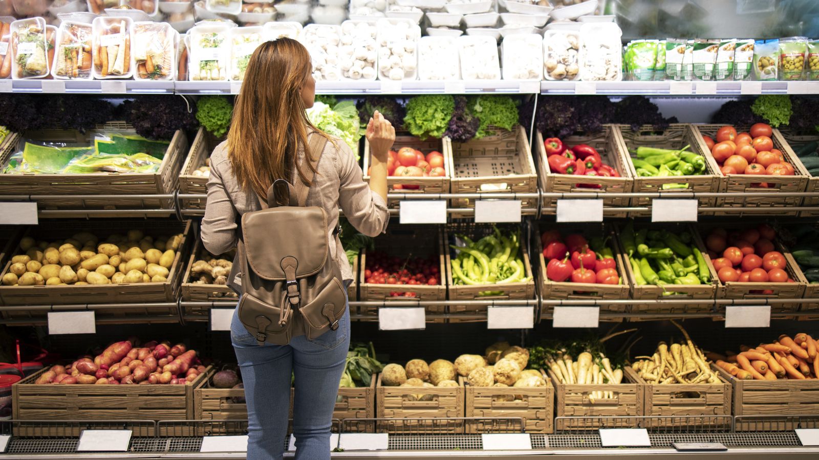 Una dona, a un supermercat