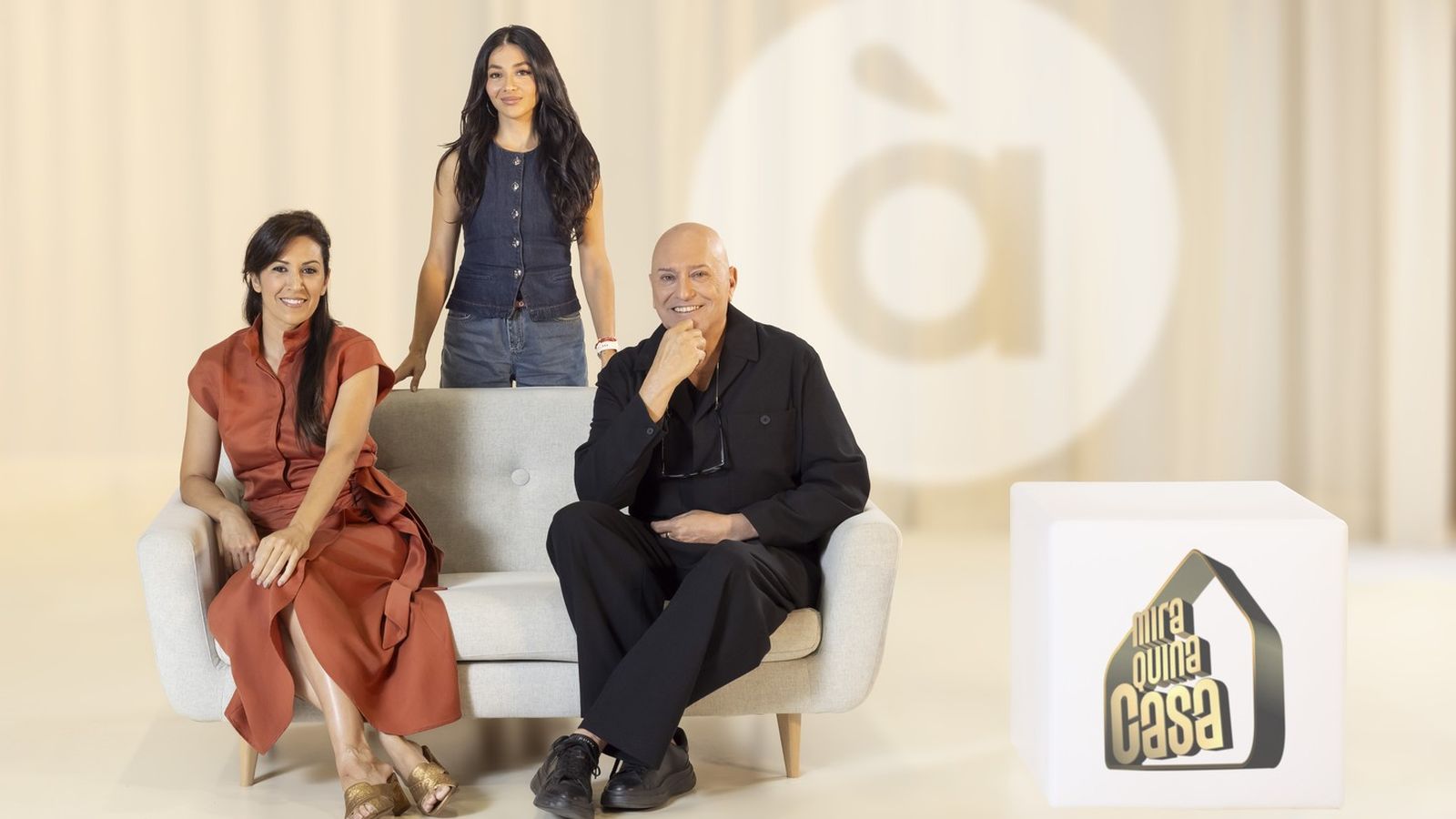 Laura Grande, Yasmina Grigoryan (al centre) i Josep Lozano presenten 'Mira quina casa!'
