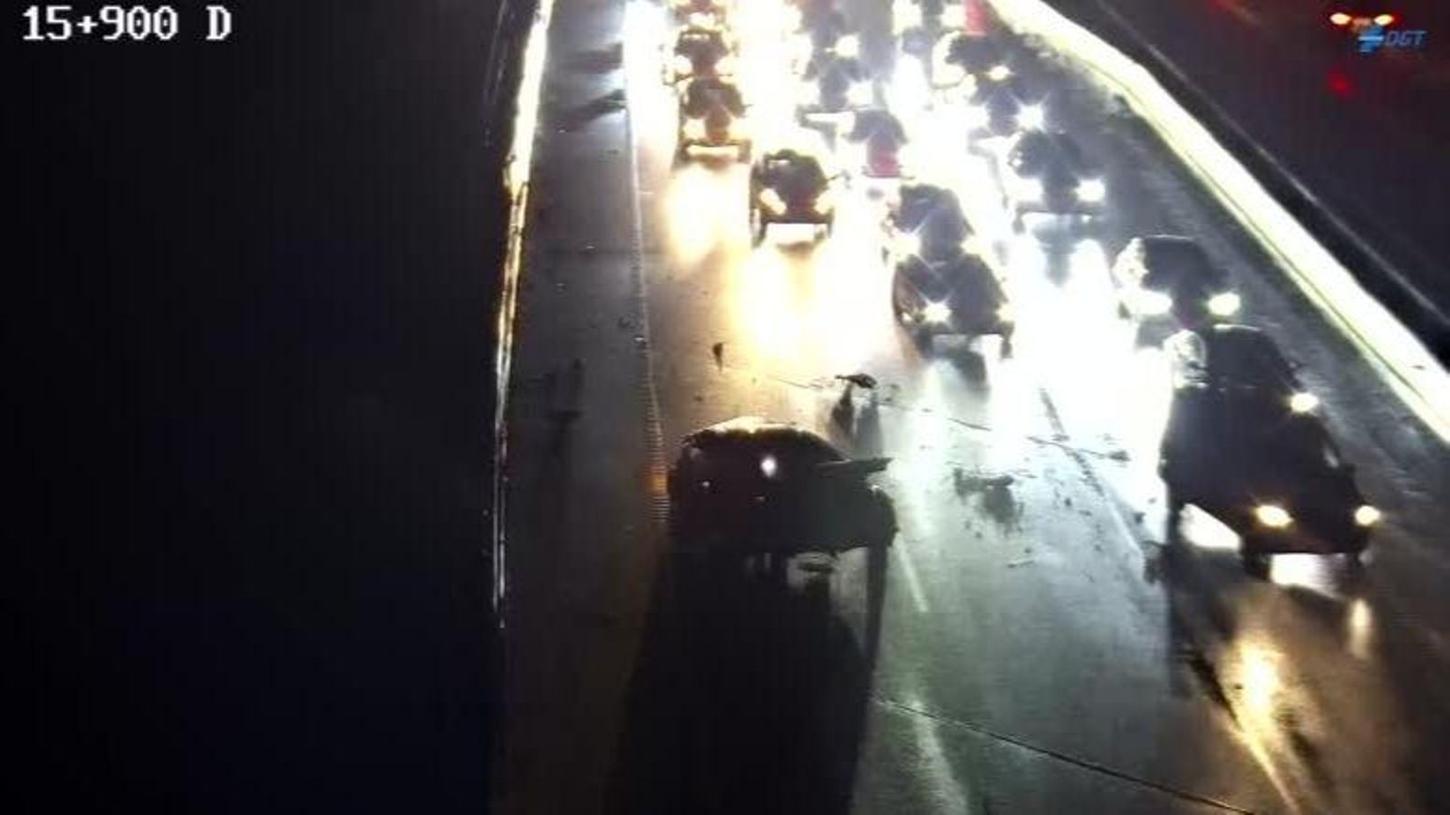 Vehicle accidentat en la V-21 i que ha ocasionat retencions en sentit d'eixida de València