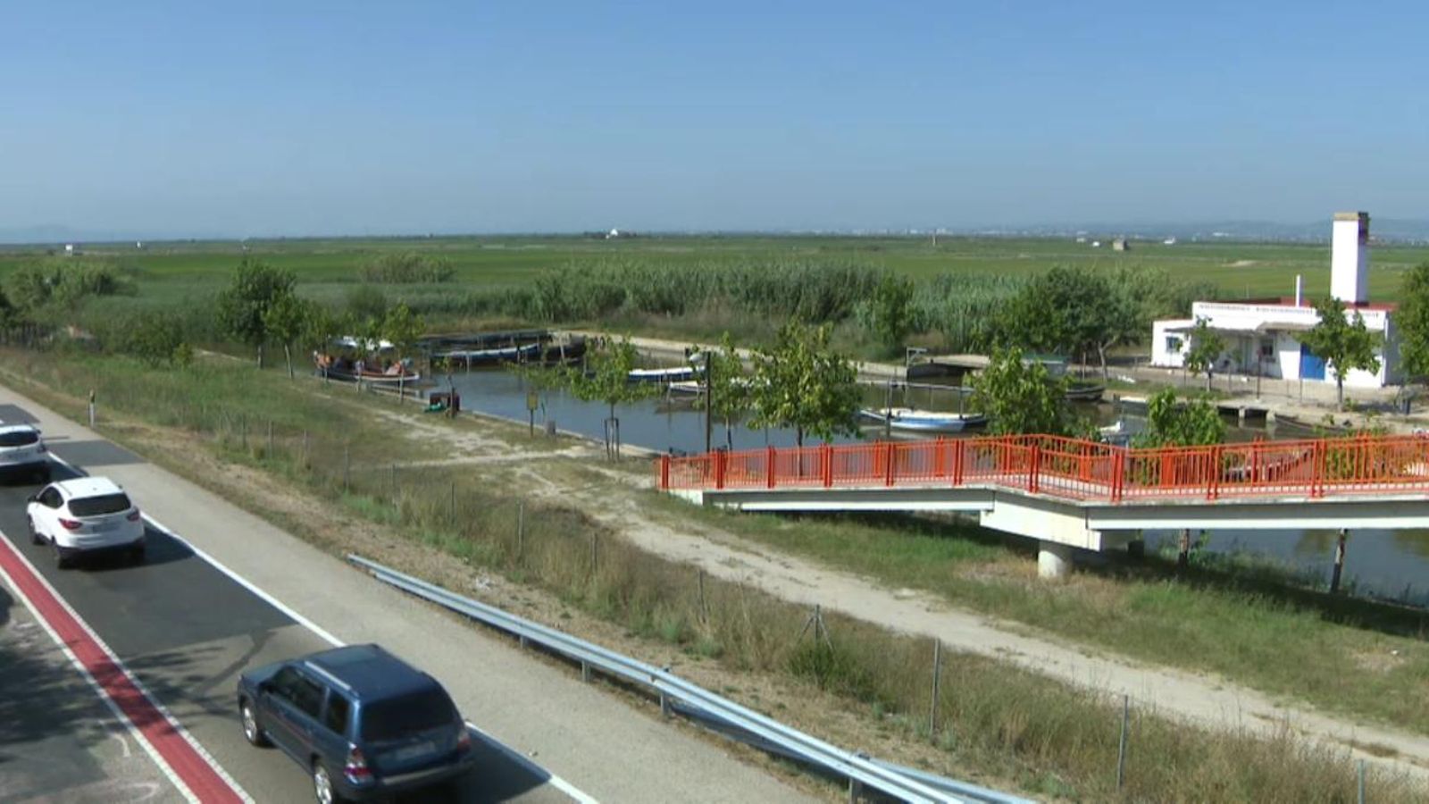 La CV-500 separa el Saler del seu port a l'Albufera