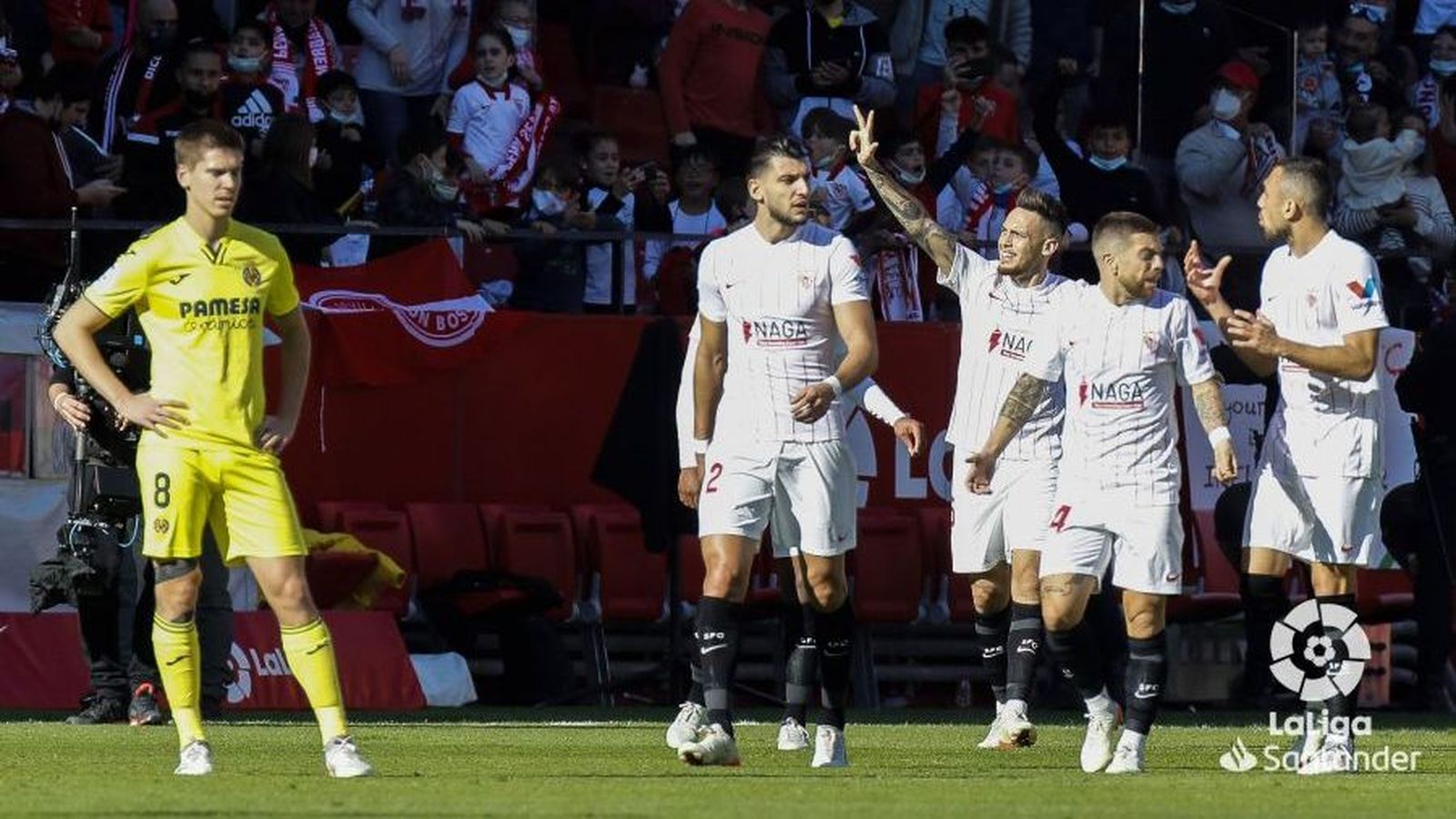 Foyth es lamenta després del gol del Sevilla