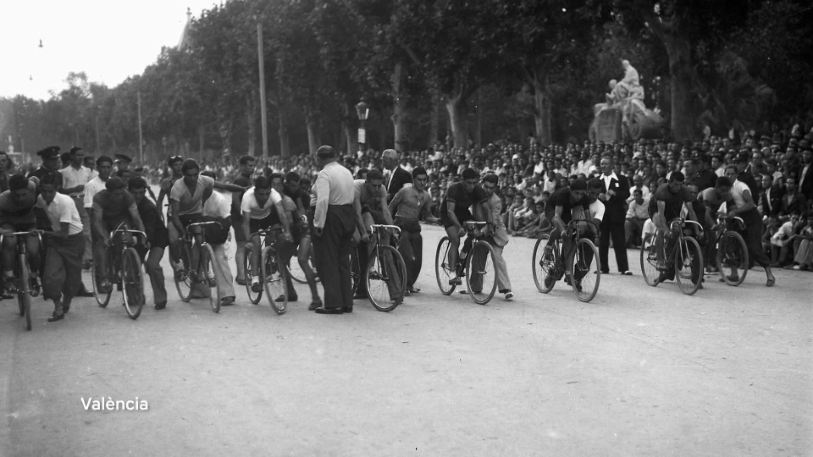 La festa incloia una carrera ciclista, també en modalitat femenina