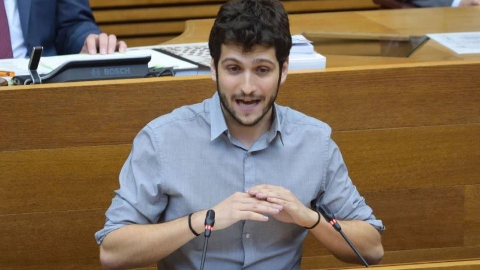 Antonio Estañ ha explicat que l’objectiu de la formació morada és superar un model "d’opacitat, corrupció i ineficàcia"